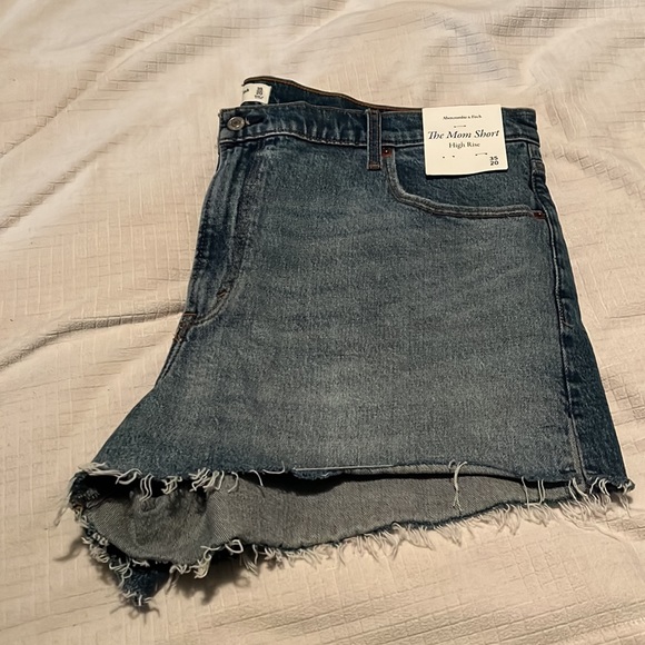 Abercrombie & Fitch Mom Short - Picture 5 of 5